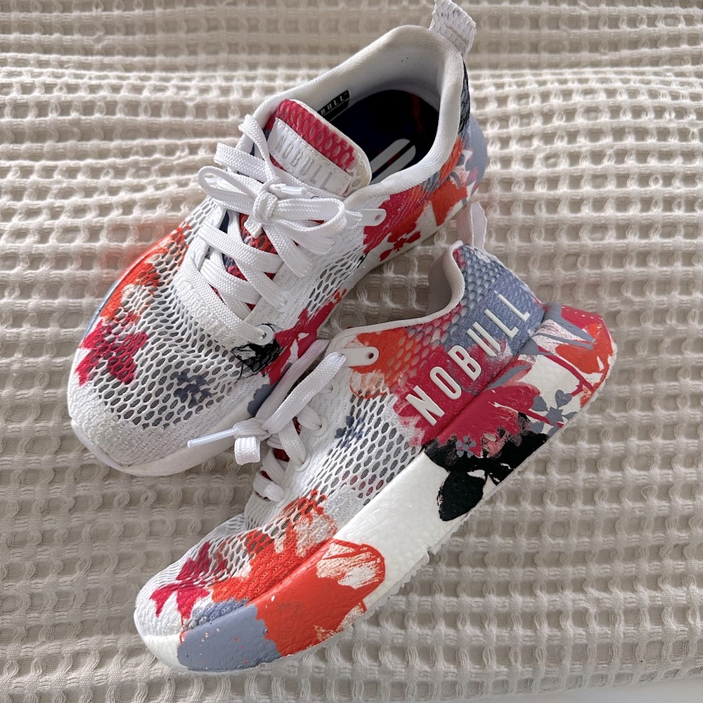 Nobull floral runners size 7